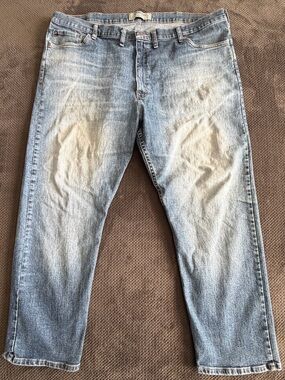 Wrangler Faded Light Blue Straight-Leg Men’s Jeans